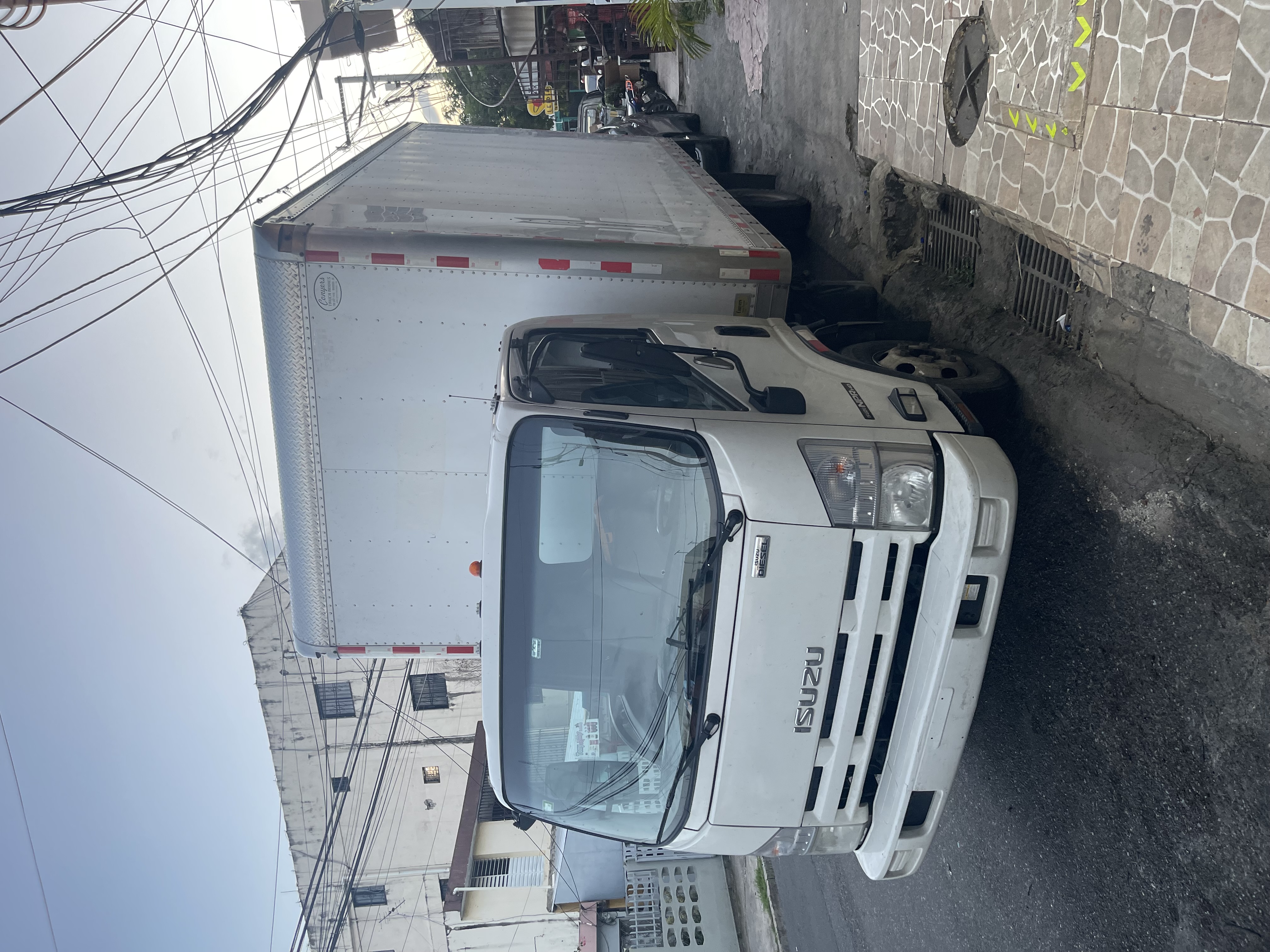 Isuzu NPR 2014 18 pies